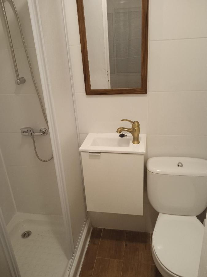 Habitacion Economica Con Bano Privado En Pleno Centro De Figueres Figueres  Exterior foto